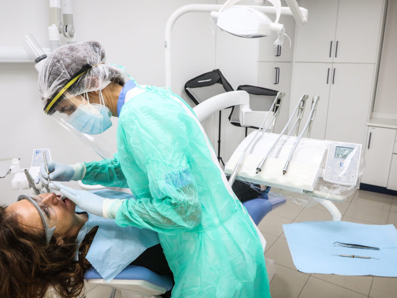 La clínica dental vuelve a abrir al público bajo medidas de higiene y seguridad por la crisis del coronavirus