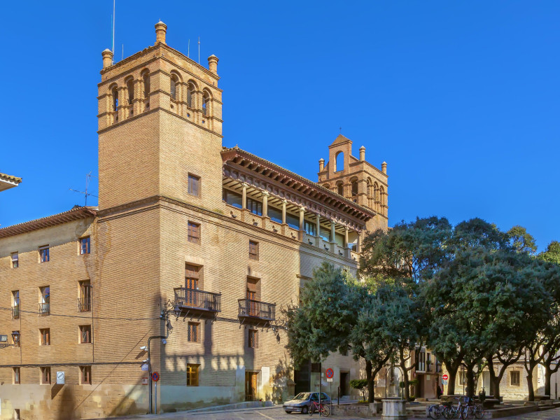 Lapangan Huesca, Spanyol