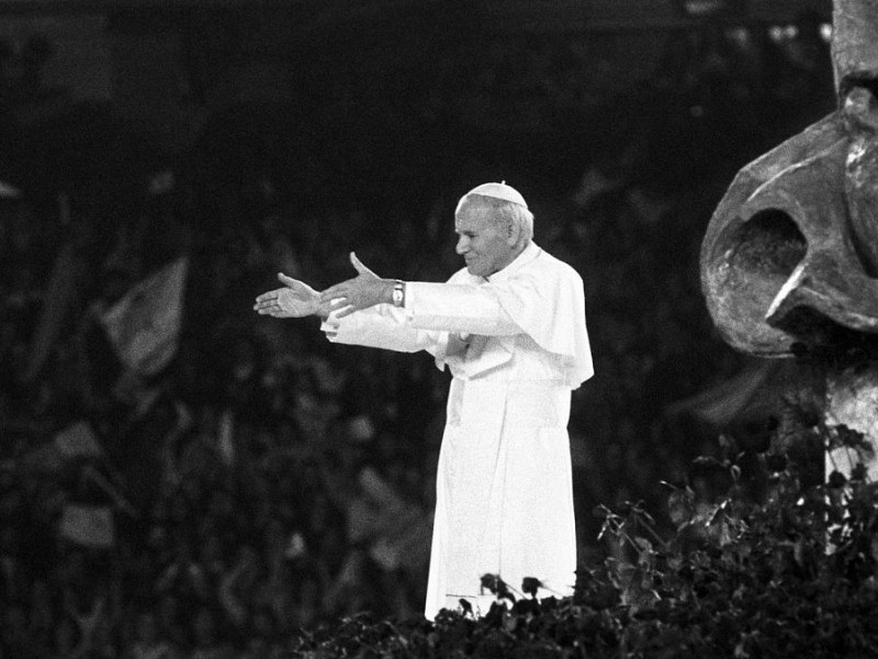 San Juan Pablo II, el primer papa de la historia que visitó España