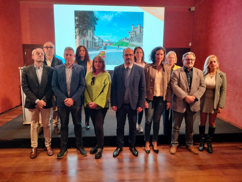 Ponferrada presenta la semipeatonalización de la avenida del Castillo a la altura de la fortaleza templaria