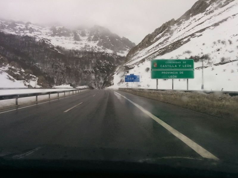 Autopista del Huerna, AP-66, nieve, temporal, cadenas, puerto de montaña