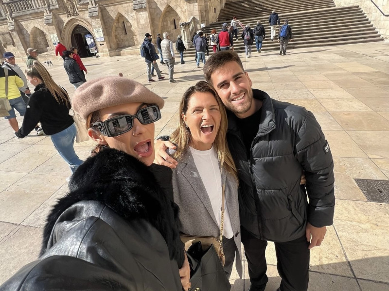 Tamara Gorro, en la Plaza del Rey San Fernando, junto a la Catedral de Burgos