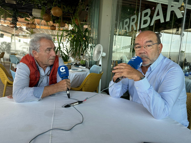 Ángel Expósito con Ángel Blandez, dueño del Vlue Arribar