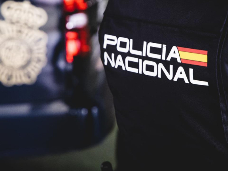 La Policía Nacional detiene a un hombre por agredir a su hija y por traficar con droga en el domicilio familiar