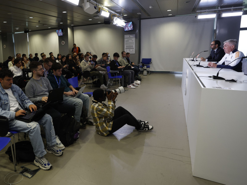 Gran expectación en la rueda de prensa de Ancelotti previa al Clásico.