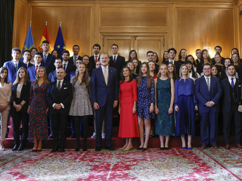 La Familia Real recibe en audiencia a los Premios Fin de Grado de la Universidad de Oviedo en 2024