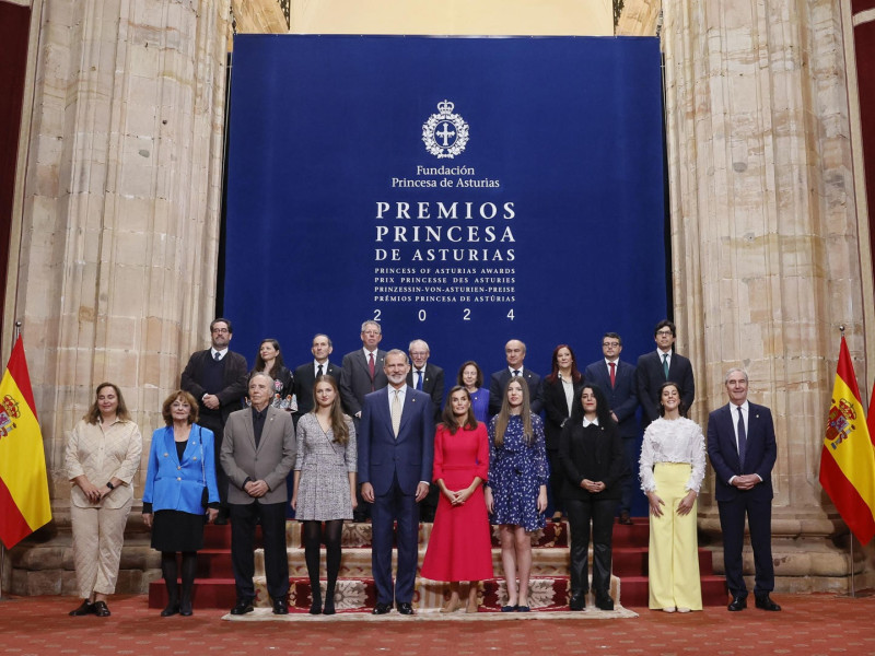 Foto de familia tras la audiencia a los Premios Princesa de Asturias 2024