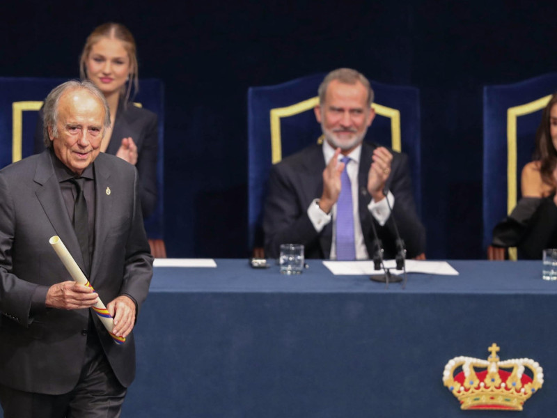 Serrat, en la ceremonia de entrega de los Premios Princesa de Asturias