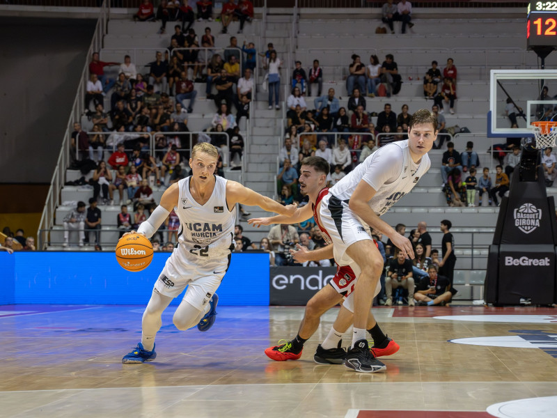 Hakanson brilló en Girona