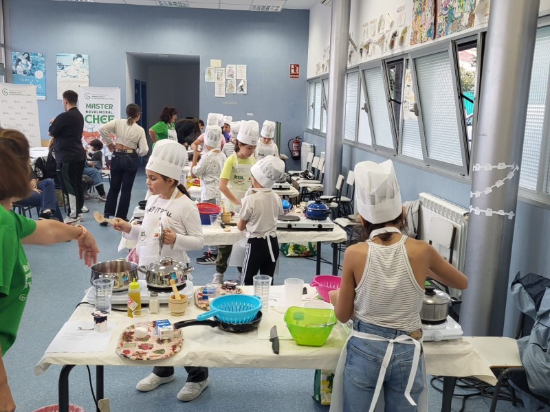 Niños cocinando en la primera prueba