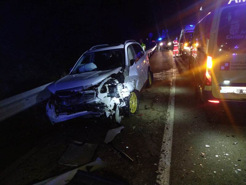 Cinco heridos en un accidente entre dos vehículos en la N-6 en Ponferrada (León)