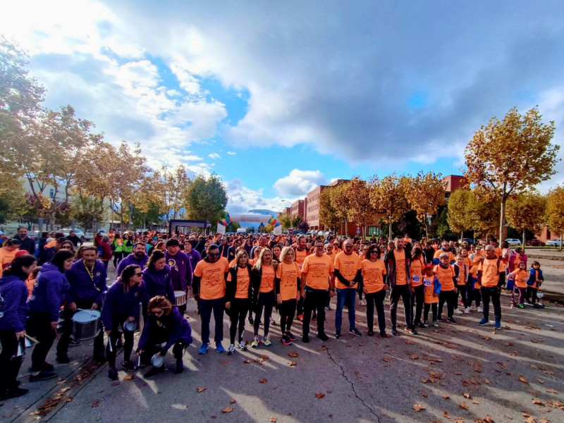 La quinta Marcha Solidaria por la Salud Mental del Bierzo reúne a cerca de 700 participantes en Ponferrada