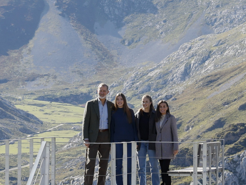 La Familia Real en el mirador de Sotres