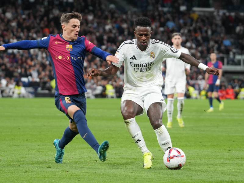 Gavi y Vinicius, durante el Clásico