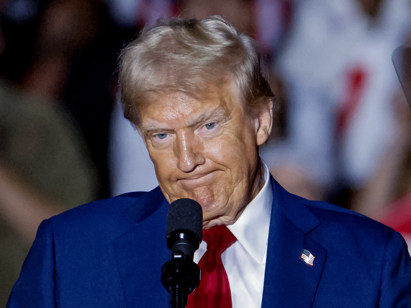 El expresidente estadounidense y candidato presidencial republicano Donald Trump participa en un evento de campaña en el McCamish Pavillion en el campus de Georgia Tech en Atlanta, Georgia, EE. UU., el 28 de octubre de 2024