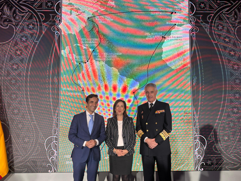 Rey Varela, Margarita Robles y Antonio Piñeiro durante la presentación de esta singladura