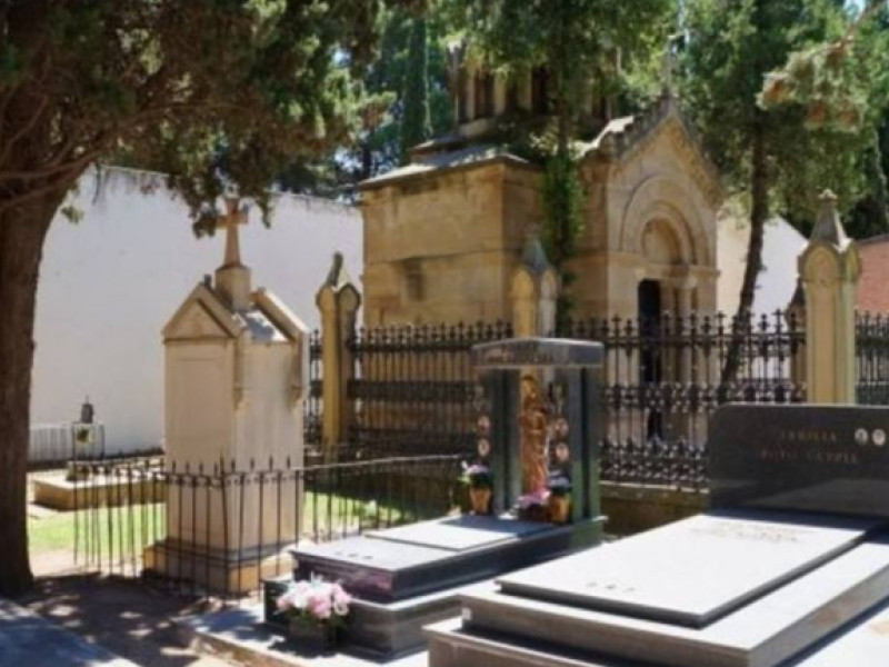 Enterrado de pie para velar eternamente a su amada: la historia de amor oculta en un cementerio de La Rioja