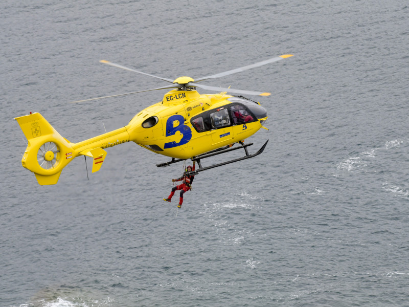 Un helicóptero del SEPA ya está en Valencia