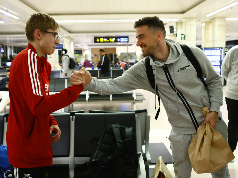 Jakes con los jugadores de Osasuna