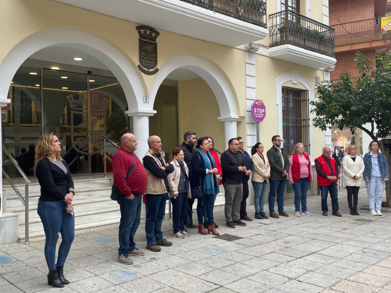 Concentración a las puertas del Ayuntamiento de Almuñécar