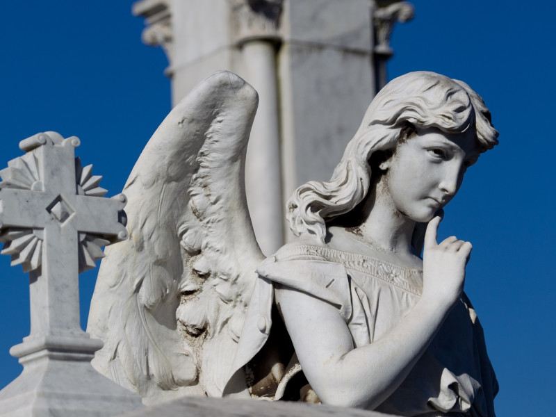 Una de las esculturas del Cementerio de Avilés