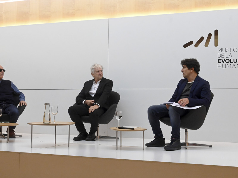 Presentación del libro 'La conciencia contada por un sapiens a un neandertal de Juan Luis Arsuaga y Juan José Millás