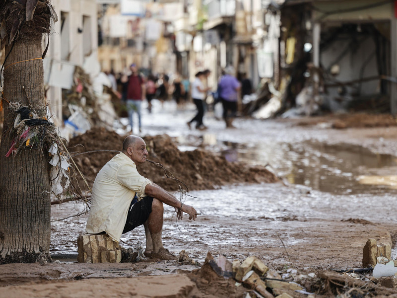 Un vecino de Paiporta (Valencia), desolado por la tragedia de la DANA