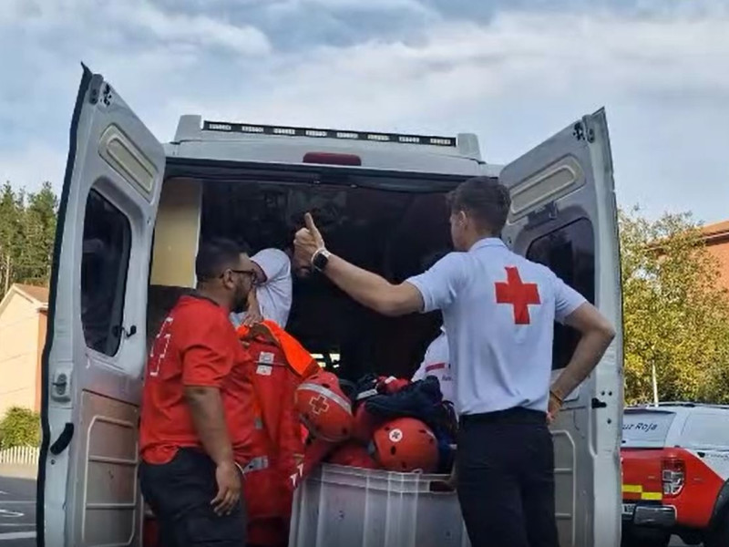 Salida de la Cruz Roja de Euskadi hacia Valencia