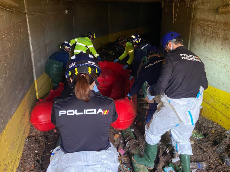 POLICÍA Nacional entrando en el aparcamiento de Bonaire