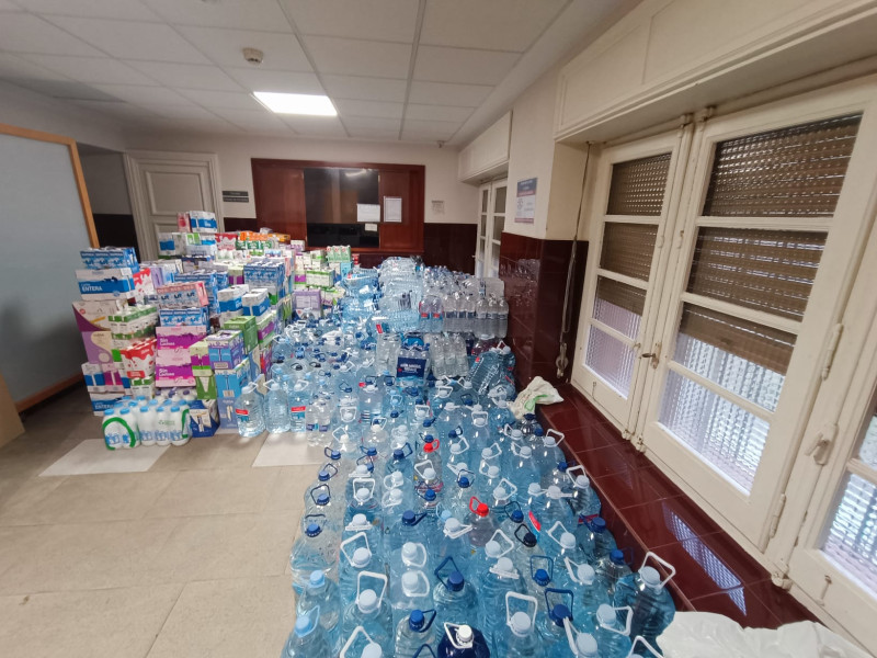 Garrafas de agua potable recogidas en El Refugio este fin de semana.