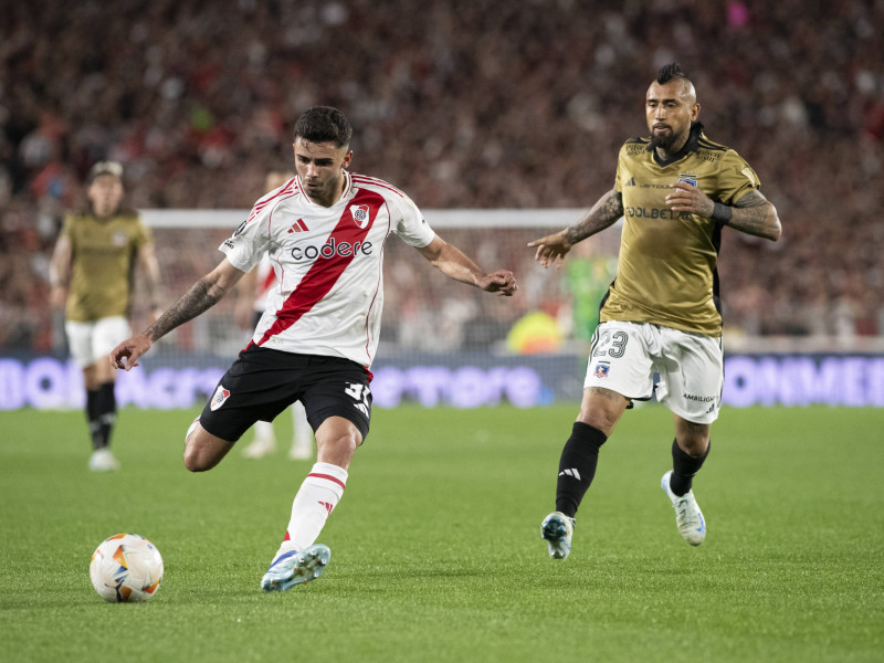 Arturo Vidal jugando contra el River Plate