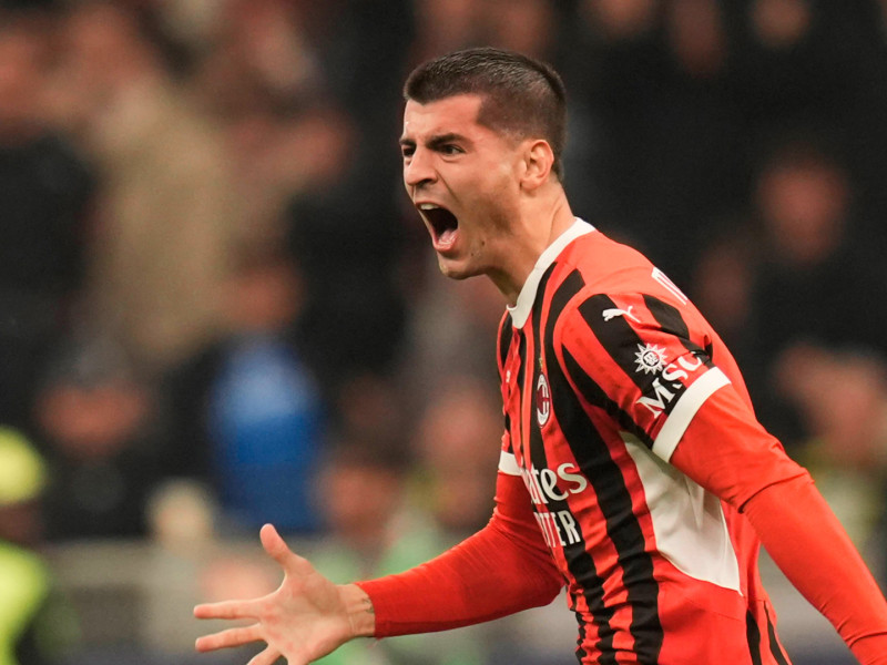 Álvaro Morata celebra un gol con la camiseta del Milan