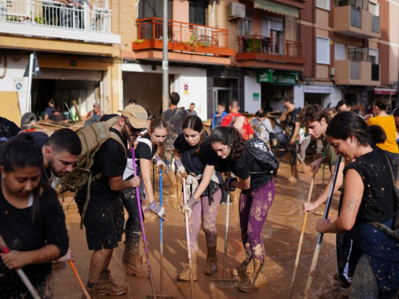 Catedrático de Microbiología de la UAM explica cómo prevenir las enfermedades en labores de limpieza en Valencia