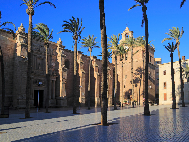 Iglesia catedral del siglo XVI en la ciudad de Almería, España