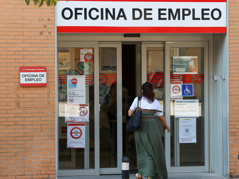 (Foto de ARCHIVO)
Una oficina del SEPE, a 3 de septiembre de 2024, en Madrid (España). El número de parados registrados en las oficinas de los servicios públicos de empleo subió en 21.884 personas en agosto en relación al mes anterior, lo que supone un aumento del 0,8% en términos porcentuales, según datos publicados este martes por el Ministerio de Trabajo y Economía Social. Tras el ascenso de agosto, impulsado sobre todo por el sector servicios, el número total de desempleados se situó en 2.572.121 parados, su cifra más baja en un mes de agosto desde 2008, ha subrayado el Ministerio.

Marta Fernández / Europa Press
03/9/2024