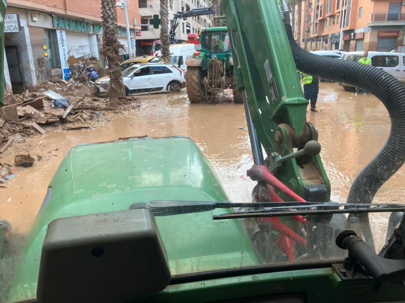 Imagen de las calles de Catarroja desde el tractor de Ovidio Pardo.