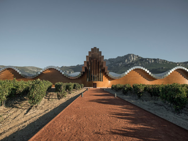 Vista de las Bodegas Ysios en Laguardia