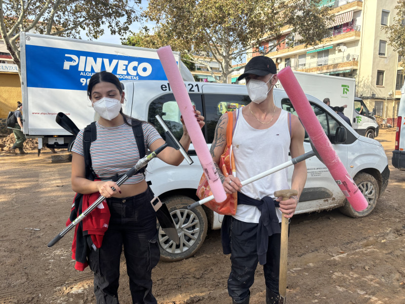 Voluntarios en Alfafar usando este práctico método