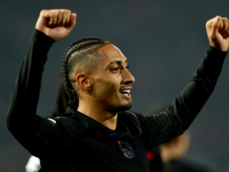 Raphinha celebra el gol del Barcelona al Estrella Roja