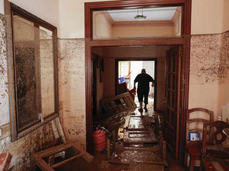 Vista de los daños causados en el interior de una casa por las inundaciones en la localidad de Paiporta