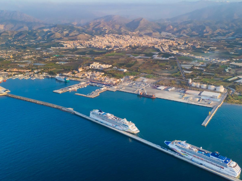 Norwegian Sky y Norwegian Dawn en el Puerto de Motril