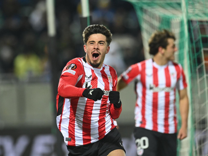 Nico Serrano celebra el gol de la remontada del Athletic.