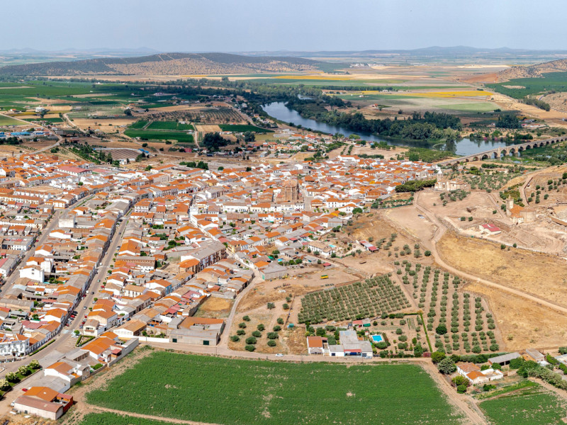 Vista aérea de Medellín, municipio español de la provincia de Badajoz, Extremadura. España