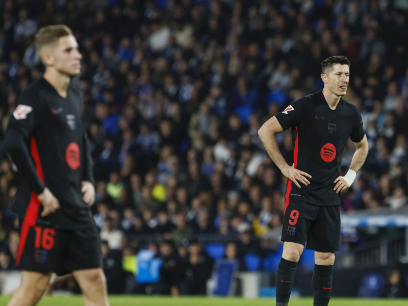 Robert Lewandowski y Fermín se lamentan de la derrota contra la Real Sociedad.