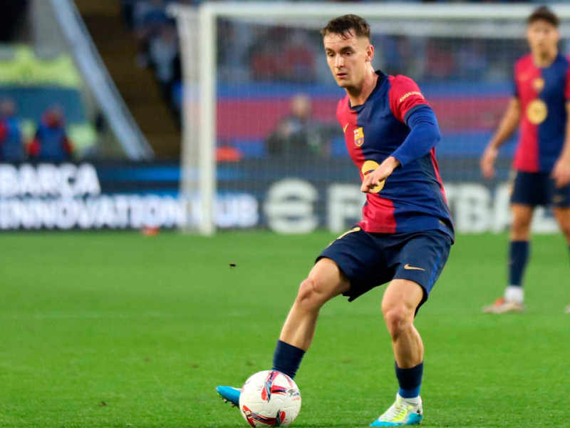 Marc Casadó, durante un partido con el Barcelona en Montjuic