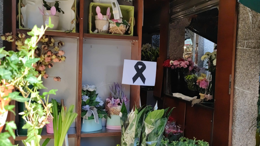 Luto en la plaza de abastos de Santiago por Antonio Costa