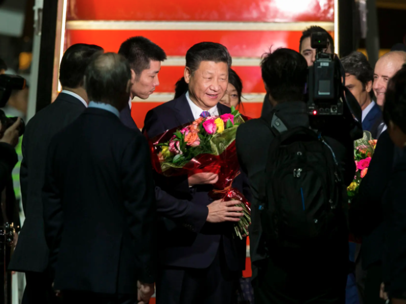 Foto tomada el 24 de noviembre de 2016, en la anterior visita a Gran Canaria del presidente de China, Xi Jinping (c). EFE/Quique Curbelo