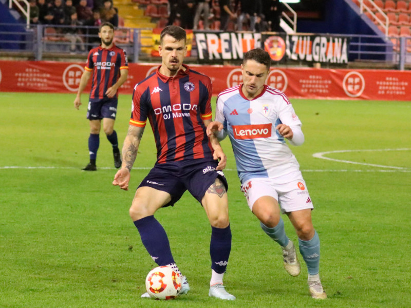 Imagen de un lance del juego durante la final de la Copa Federación entre el Extremadura y el Compostela