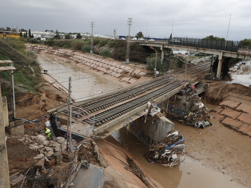 Estado de la vía de Ferrocarril entre Masanasa y Catarroja sobre el barranco del poyo