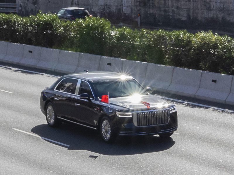 l presidente de la República Popular China, Xi Jinping, se encuentra en Las Palmas de Gran Canaria en una escala de su viaje a Perú donde tiene previsto asistir a la cumbre de líderes del Foro de Cooperación Económica de Asia-Pacífico. Durante su estancia el mandatario chino se aloja en el Hotel Santa Catalina, en medio de un amplio dispositivo de seguridad. EFE/ Quique Curbelo